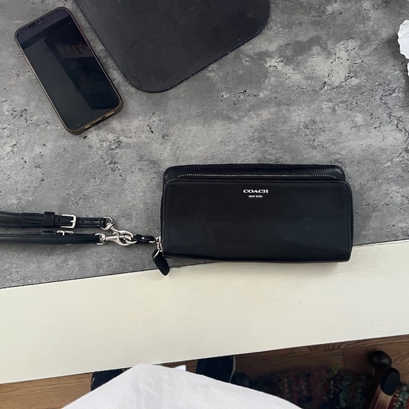 Coach Wristlet - Picture 1 of 4
